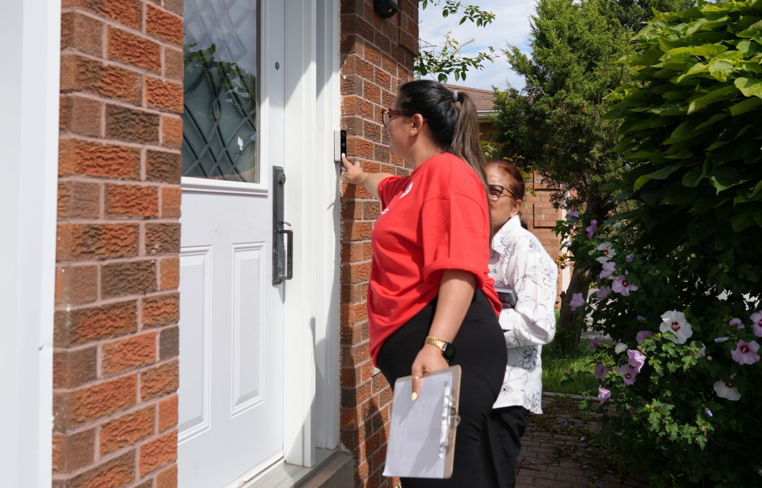 Navneet Lotey listening to Brampton Ward 3 and 4 residents